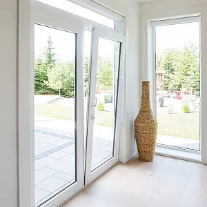 TGV70 Поворотно-откидная дверь из ПВХ